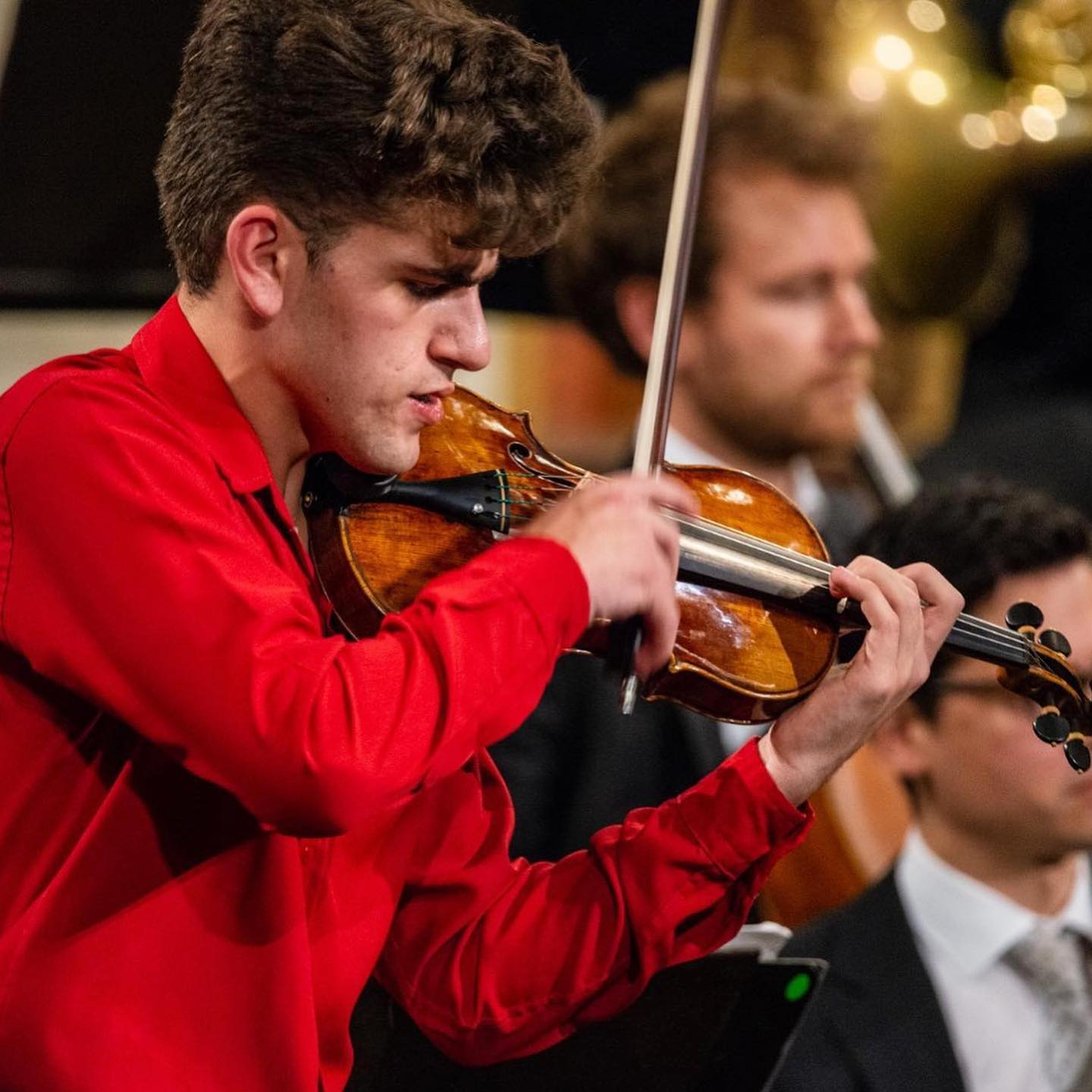 Aluno brasileiro vence competição mundial de violino A Curiosa Um